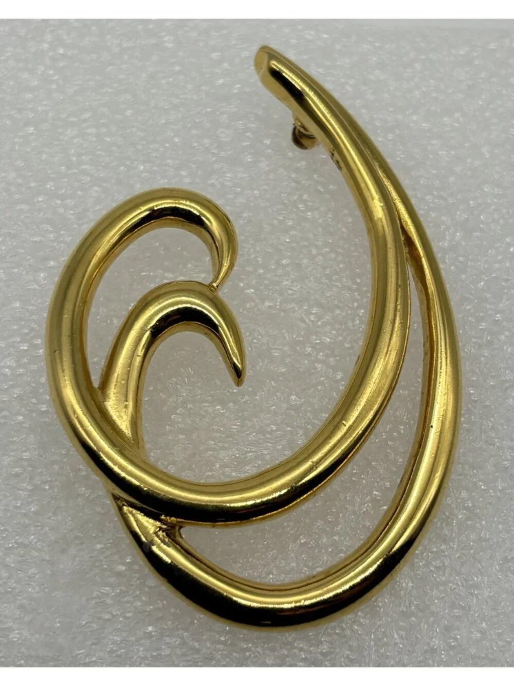 Vintage Trifari Double Waves Swirl Curl Brooch Pin Polished Gold Tone and Signed